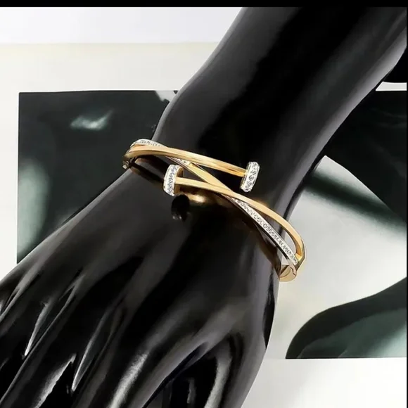 Gold Rhinestone Bracelet - Picture 4 of 8